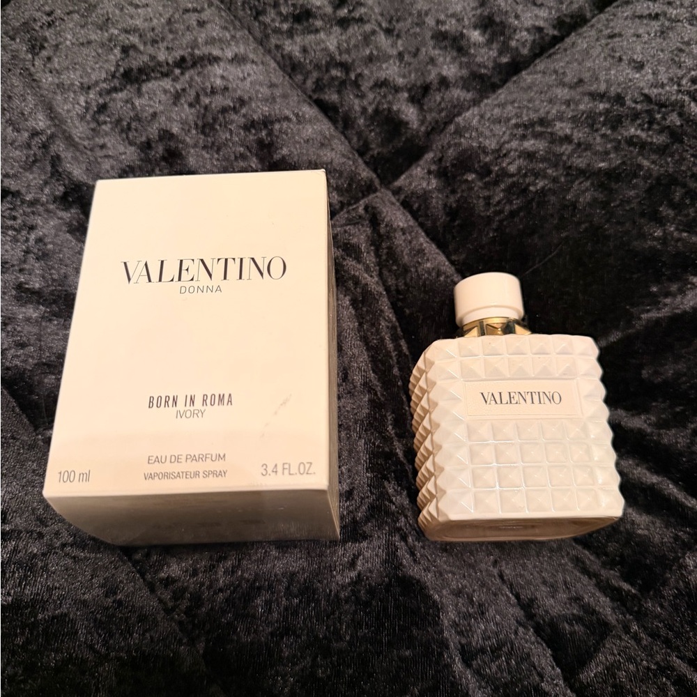 Valentino Donna Born in Roma Ivory Box